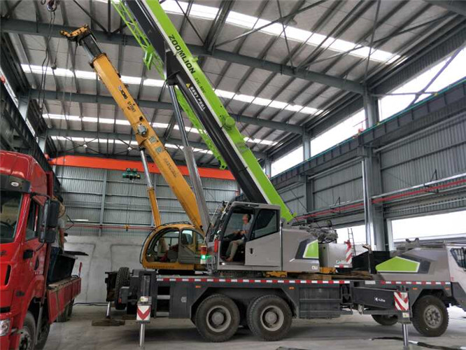 云龙县高空车出租需要注意哪些安全事项？