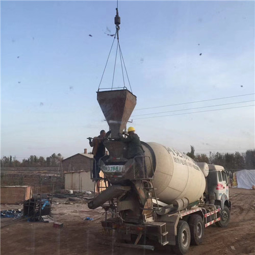 云龙县“精准瞄准”—— 吊车的 “定位导航” 技术