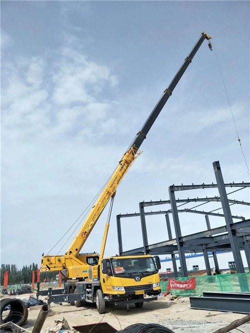 云龙县超高层建筑钢结构吊装案例